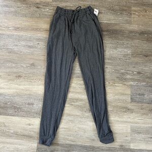 Women’s love streak, gray joggers, cuffed ankle pants size small